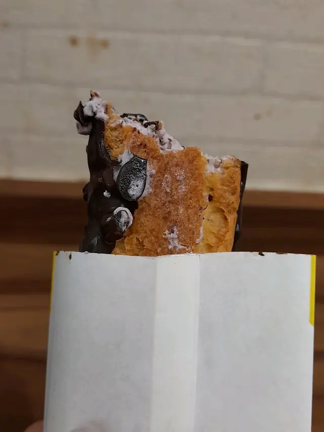 食𡁵嘅藍莓芝士味魔鬼棒棒