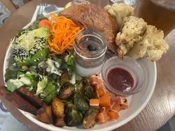 本地椰菜花牛油果蓝莓酸种贝果全日早餐