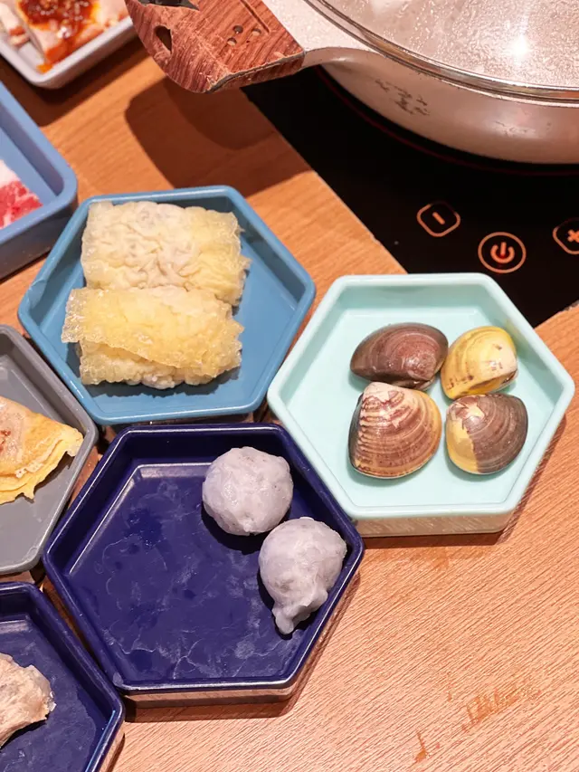 黃金鮮蝦球 & 響鈴魚籽蝦滑卷 & 福隆沙白