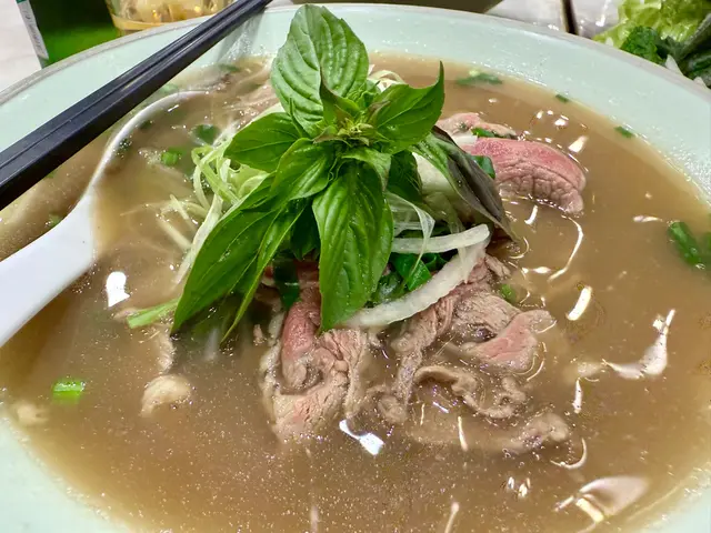 生熟牛肉汤河粉