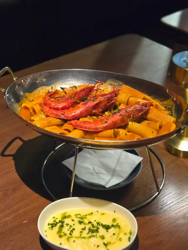 紅蝦龍蝦汁粗管麵 | Rigatoni Carabineros