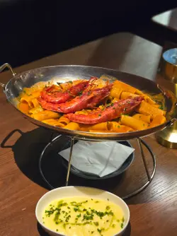 紅蝦龍蝦汁粗管麵 | Rigatoni Carabineros