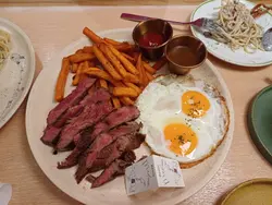 和牛肩胛扒(太阳蛋)(番薯条)