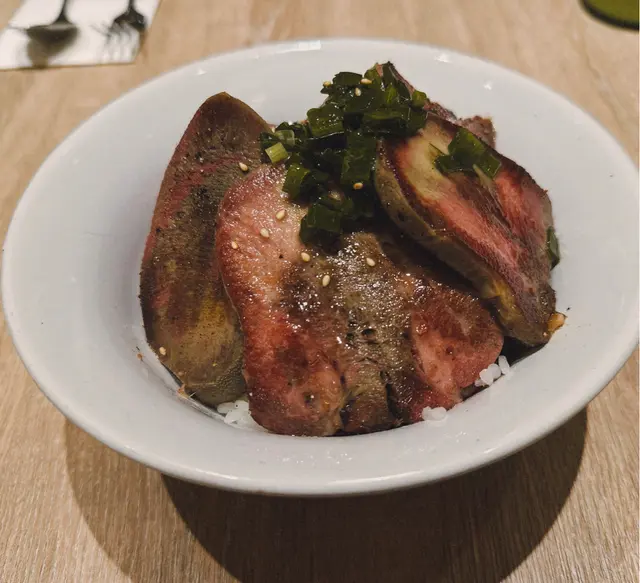 鹽蒽厚切牛舌丼