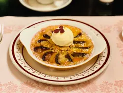 Figs clafoutis|almond crumble|vanilla ice cream