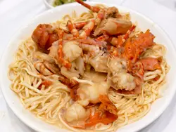 上湯澳洲焗花龍蝦(送伊麵底,芝士加$30)