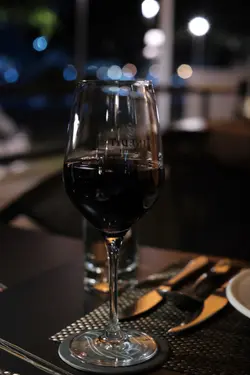 紅酒  -  澳洲𝐒𝐡𝐢𝐫𝐚𝐳