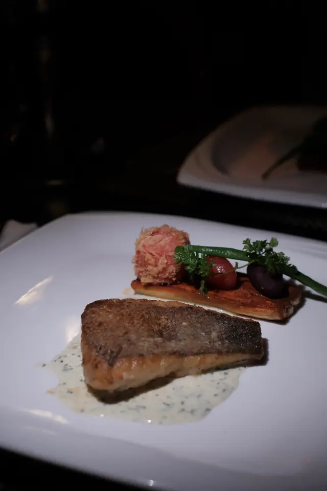 香煎深海野生格陵蘭比目魚扒配香草白酒忌廉汁