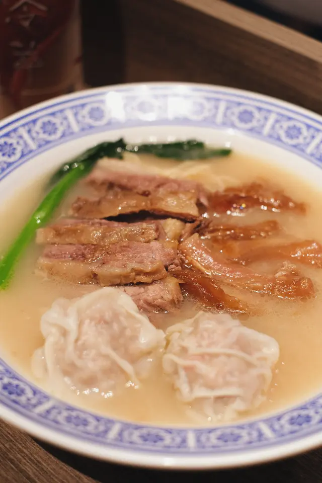 三拼 - 招牌櫻花蝦雲吞+秘制慢煮牛腩拼牛筋幼麵