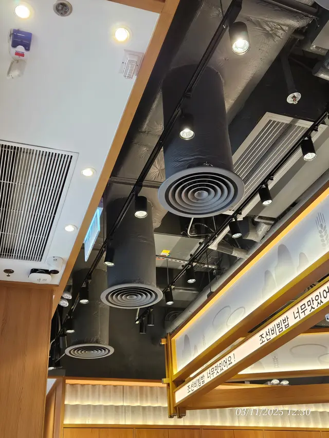 所有氣口都會轉,所以吾會有部分客人被冷氣不停的吹