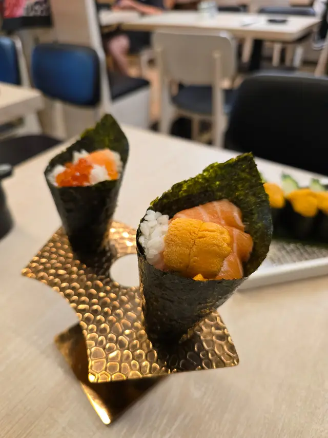 三文魚海膽手卷