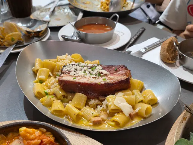 炙燒豬腩卡邦尼粗管粉