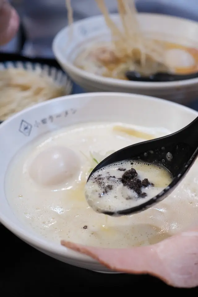 松露濃厚鮮雞白湯拉麵