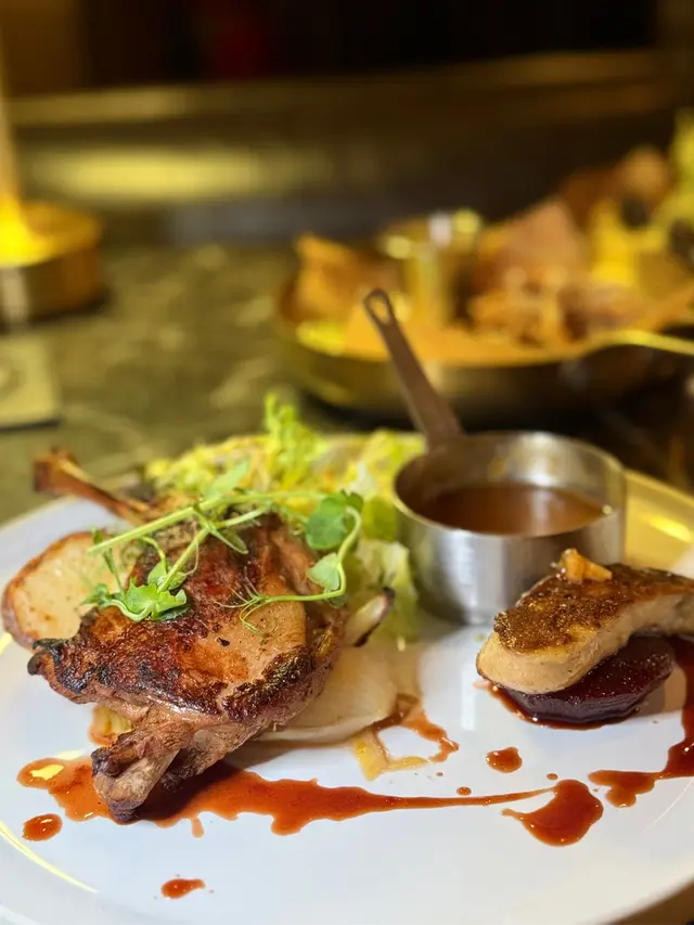 香橙鴨腿配焦糖蘋果鵝肝