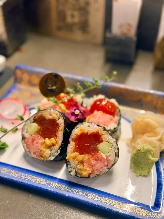 金龍珠海膽吞拿魚蓉卷