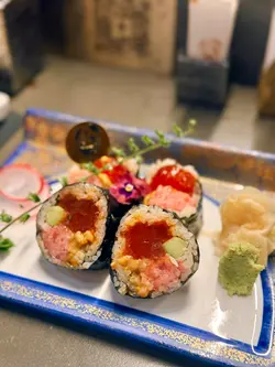 金龙珠海胆吞拿鱼蓉卷