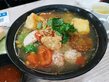 鲜茄鱼饼蟹膏汤粉