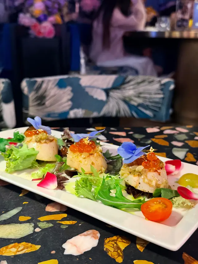 香煎日本刺身帶子伴三文魚籽