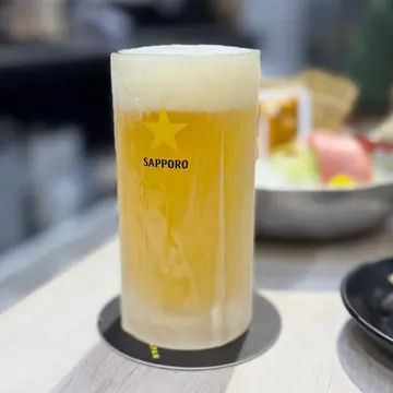 Sapporo生啤,用冰杯!