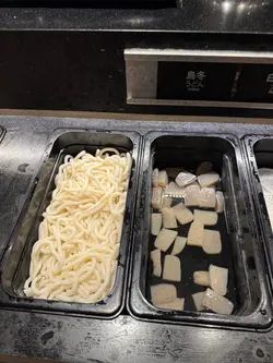 十年難得一見，竟然係果啲類似街市先買到$3-4蚊一包既傳統烏冬…..
最慘真係唔好食
#烏冬

 