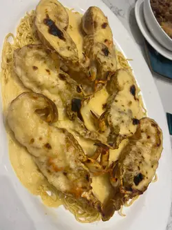 芝士開邊龍蝦,除咗材料肉質新鮮之外,芝士口感豐富而不膩。