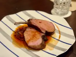 西班牙猪扒配茄子伴番茄汁及肉汁