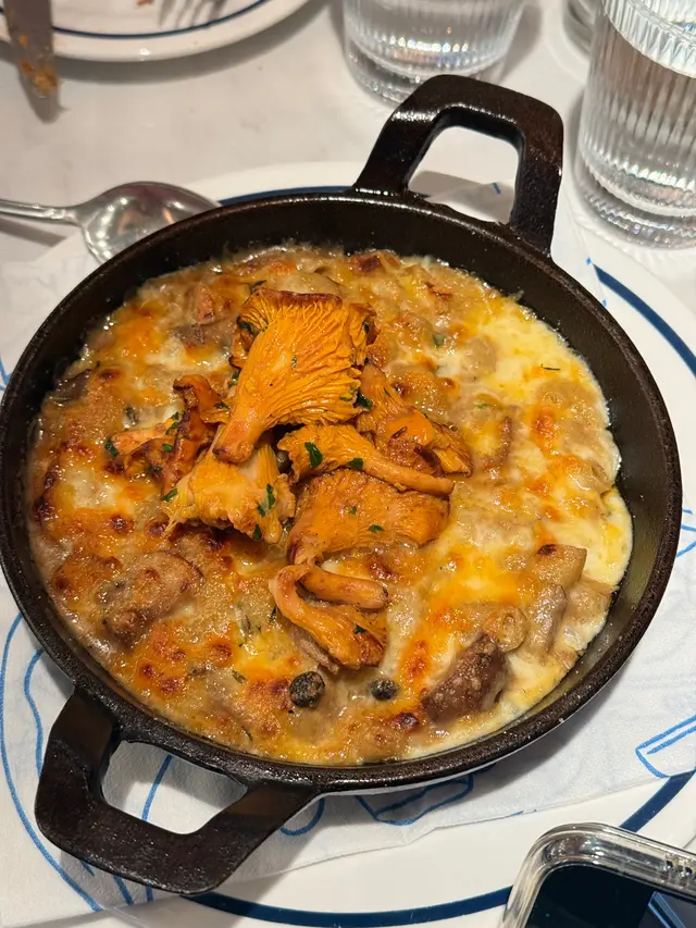 雞油菌蘑菇芝士通心粉