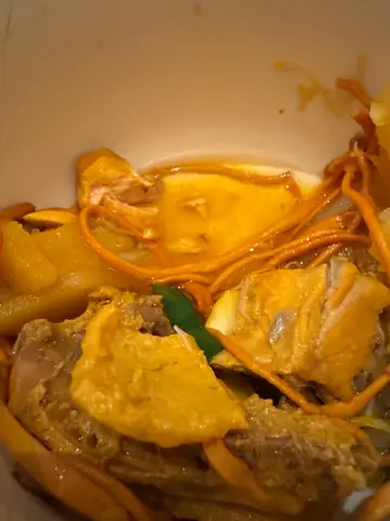 虫草花淮山炖鸡汤