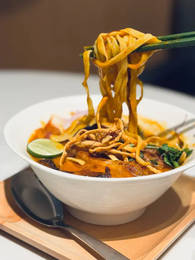 清萊咖喱豬頸肉金麵