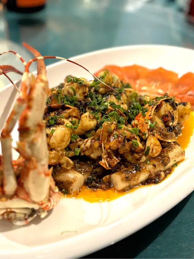 豆豉紫蘇焗龍蝦腸粉底