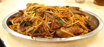 猪润牛肉炒油面送绿豆凉粉糖水