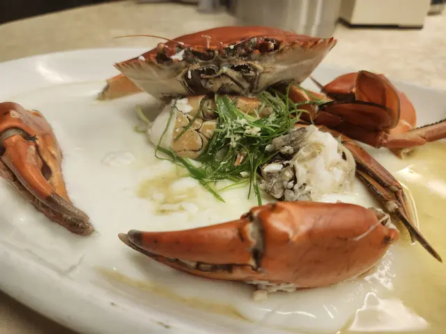 花雕雞油蛋白蒸大肉蟹