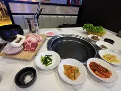 济洲五花肉+济洲猪肩肉+韩豚调味排骨+生菜