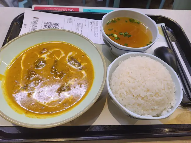 椰香牛腩飯配蟲草花雞湯