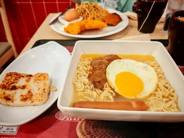 沙嗲牛肉面餐 & 炒面烚蛋+鱼柳鸡扒餐