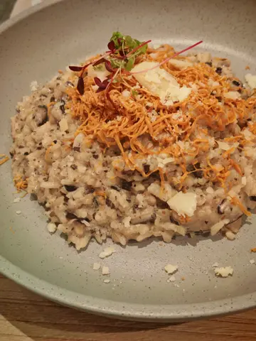 黑松露意大利饭、班尼蛋早餐、芝士蛋糕、沙律、冻美式