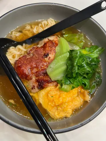 香煎鸡扒滑蛋公仔面