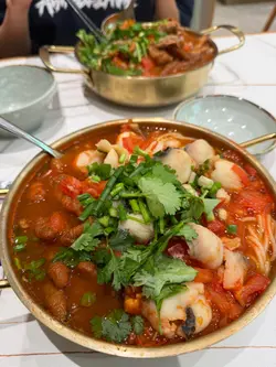 
台南临家面馆红酸汤扁面｜酸香醒胃 浓郁足料💯 必试推荐！