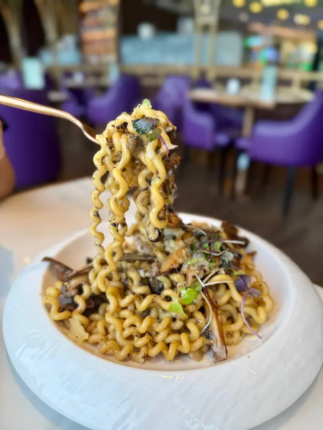 黑松露蘑菇捲捲意大利麵