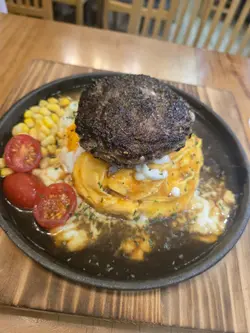 日本飞驒牛汉堡滑蛋盖饭