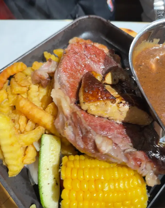 鐵板鵝肝西冷牛扒