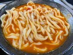 蕃茄浓汤乌冬配烩牛尾 