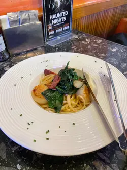 輕煎北海道帶子 香蒜辣肉腸扁意粉