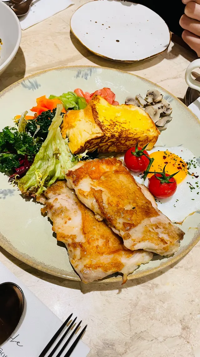 香煎雞扒全日早餐