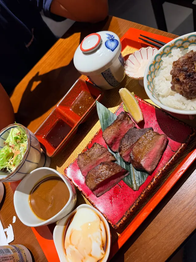 極尚厚切牛舌等定位食