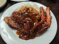 蜜汁烧猪扒拼肠仔