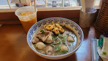 豬肉船麵 + 泰式奶茶