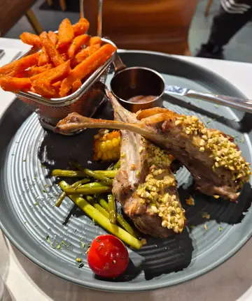 法式羊架配炸蕃薯条