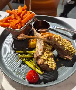 法式羊架配炸蕃薯条