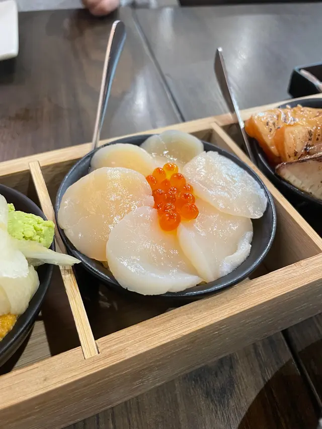 帶子三文魚籽丼